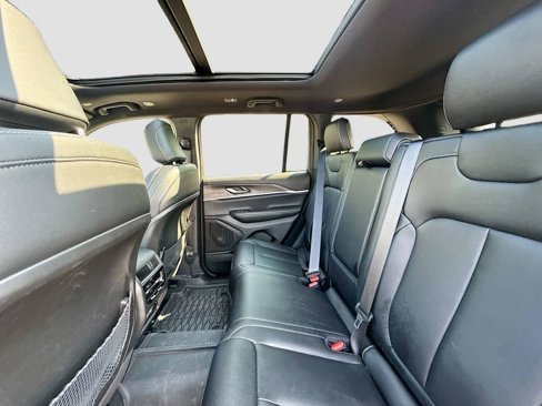 Used 2024 Jeep Grand Cherokee Limited image 24