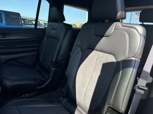 New 2024 Jeep Grand Cherokee L Altitude image 17