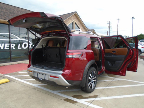 Used 2023 Nissan Pathfinder Platinum image 27