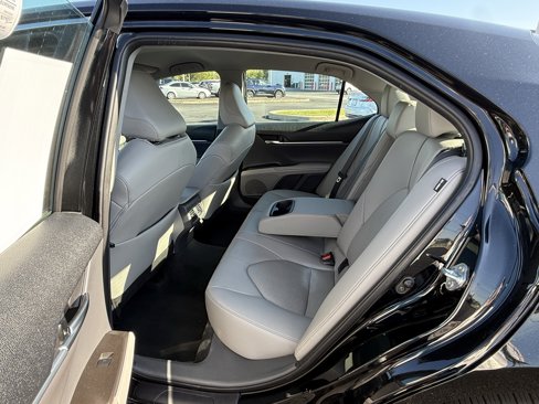 Used 2023 Toyota Camry XLE image 15