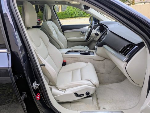Used 2016 Volvo XC90 T8 Momentum w/ Vision Package image 10