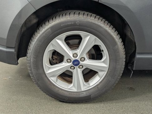 Used 2018 Ford Edge SE image 13