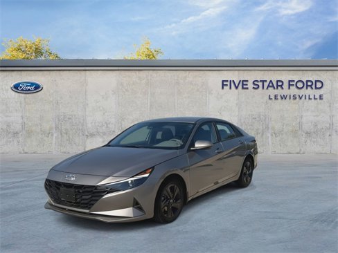 Used 2023 Hyundai Elantra SEL image 3