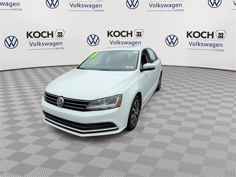 Used 2017 Volkswagen Jetta SE image 4