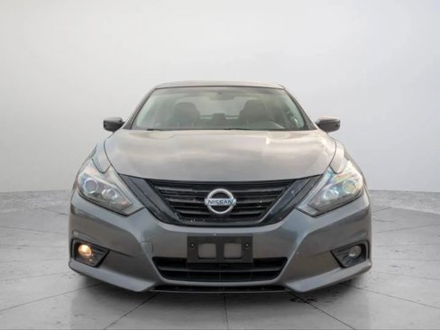 Used 2018 Nissan Altima 2.5 SR w/ SR Midnight Edition image 2