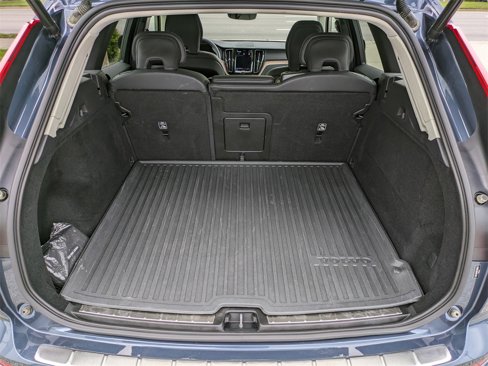 Certified 2023 Volvo XC60 B5 Plus w/ Climate Package image 13