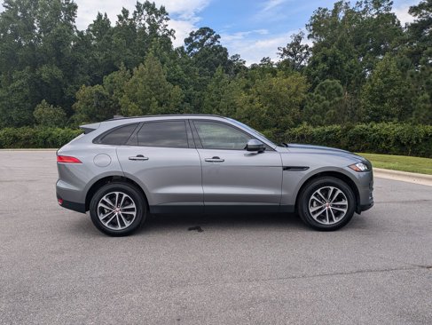 Used 2020 Jaguar F-PACE Premium image 4