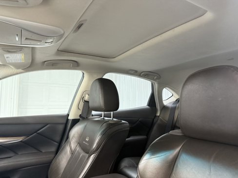 Used 2011 INFINITI M56 x w/ Deluxe Touring Pkg image 12