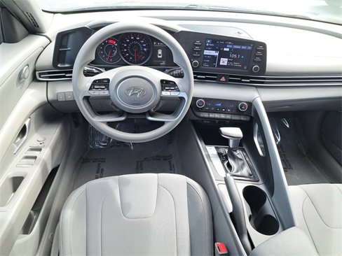 Used 2021 Hyundai Elantra SEL w/ Preferred Accessory Package image 13