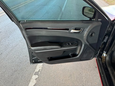 Used 2019 Chrysler 300 S image 9