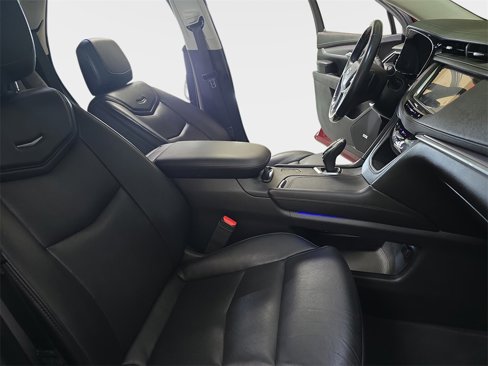 Used 2018 Cadillac XT5 Luxury w/ Driver Awareness Package image 10