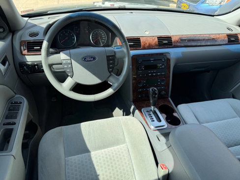 Used 2005 Ford Five Hundred SEL image 16