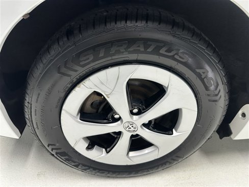 Used 2014 Toyota Prius Two image 11