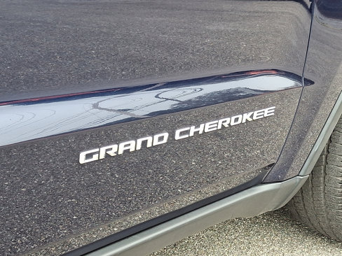 Used 2016 Jeep Grand Cherokee Limited image 31