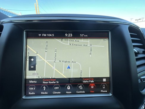 Used 2018 Jeep Grand Cherokee Altitude image 14