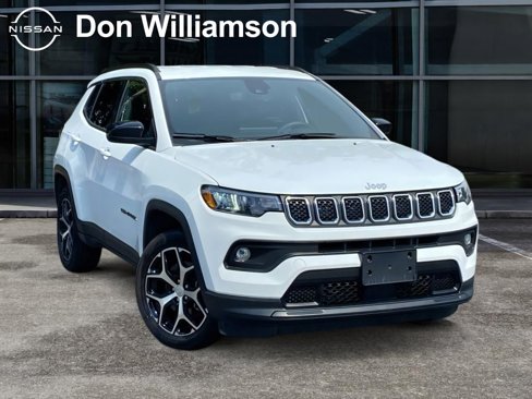 Used 2024 Jeep Compass Latitude image 1