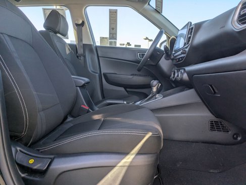 Used 2024 Hyundai Venue SEL image 11