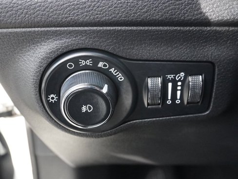 Used 2018 Jeep Compass Latitude w/ Cold Weather Group image 33