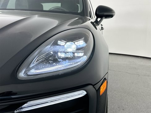 Certified 2024 Porsche Macan image 15