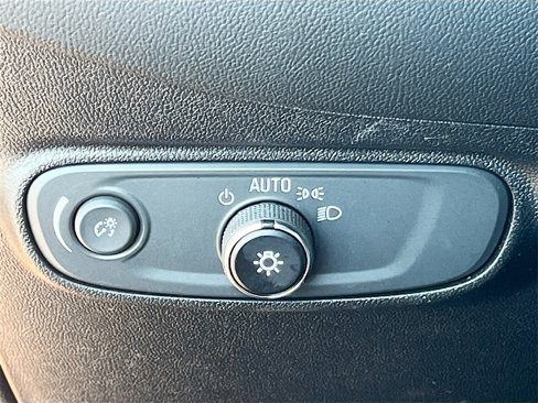 Used 2018 Chevrolet Equinox LS image 10