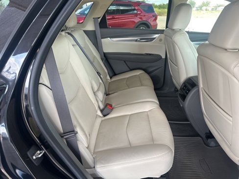 Used 2018 Cadillac XT5 Luxury w/ Driver Awareness Package image 9