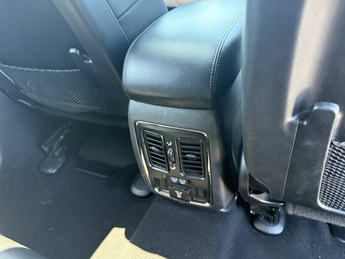Used 2020 Jeep Grand Cherokee Limited image 39