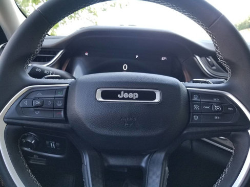 Certified 2023 Jeep Grand Cherokee Laredo image 27