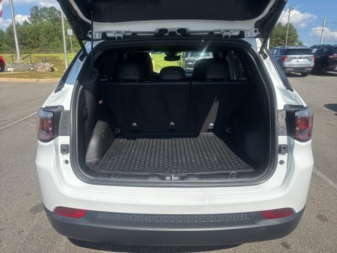 Used 2024 Jeep Compass Latitude w/ Convenience Group image 9