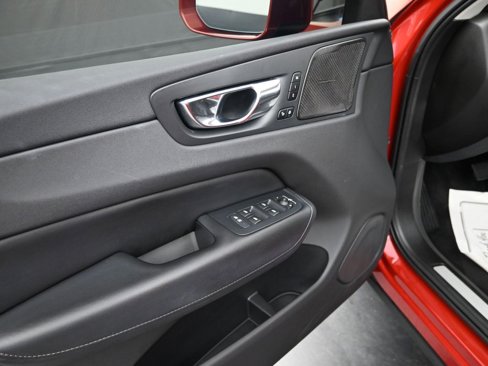 Certified 2021 Volvo XC60 T5 Inscription w/ Protection Package image 10