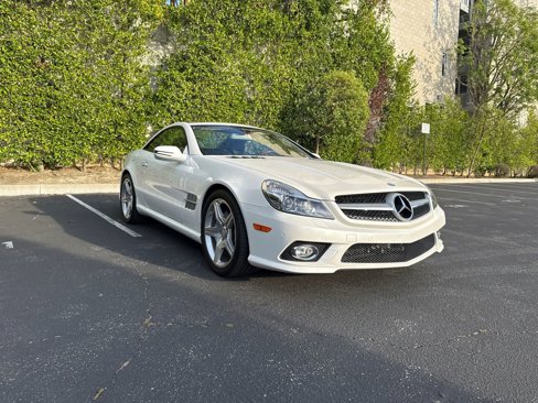 Used 2011 Mercedes-Benz SL 550 image 3