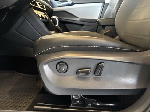 Used 2022 Volkswagen Taos SE image 16