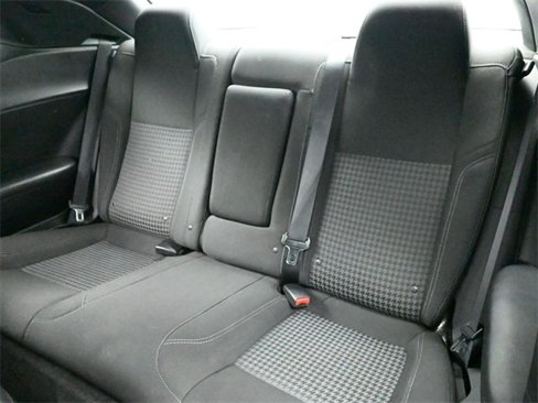 Used 2015 Dodge Challenger SXT image 13