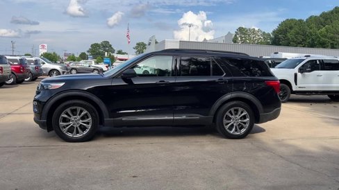 Used 2021 Ford Explorer XLT w/ Equipment Group 202A image 3