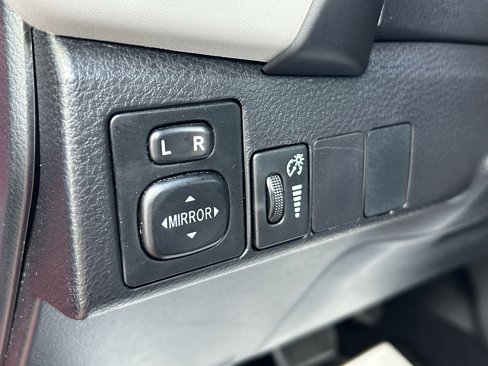 Certified 2017 Toyota Corolla SE 50th Anniversary image 15