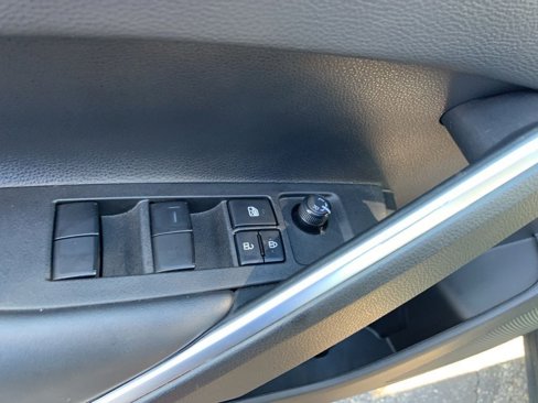 Used 2022 Toyota Corolla Cross XLE image 14