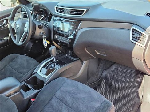 Used 2016 Nissan Rogue S image 22