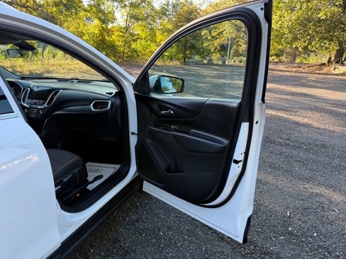 Used 2018 Chevrolet Equinox LT w/ Sun & Infotainment Package image 17