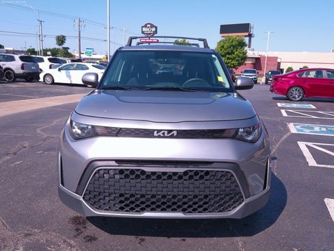 Used 2023 Kia Soul LX image 14