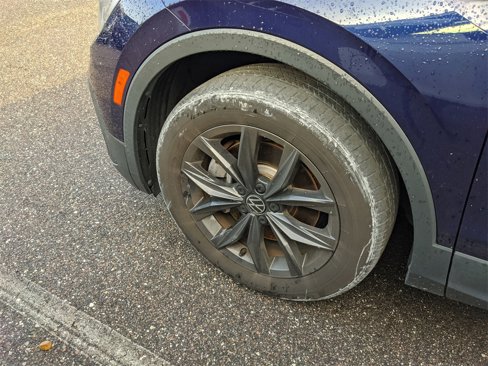 Certified 2022 Volkswagen Tiguan SE image 9
