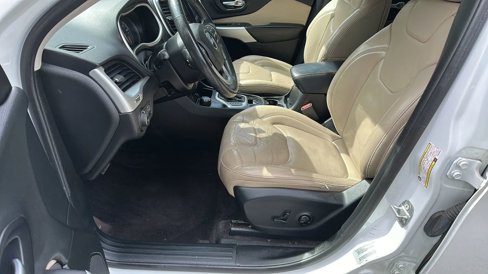 Used 2017 Jeep Cherokee Limited image 8