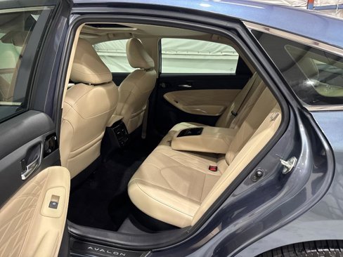 Used 2020 Toyota Avalon Limited image 69