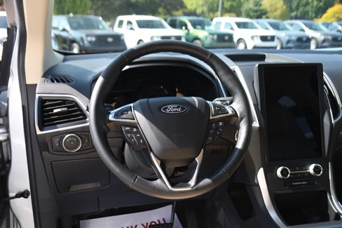 Used 2024 Ford Edge SEL image 12