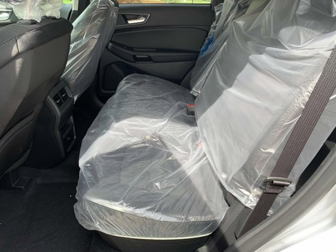 Used 2024 Ford Edge SE w/ Black Appearance Package image 9