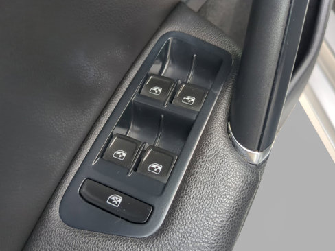 Used 2016 Volkswagen e-Golf SEL Premium image 46