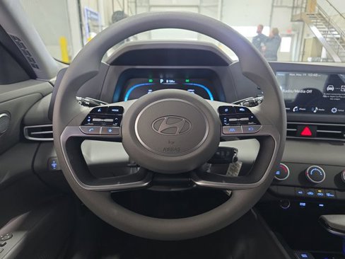 New 2025 Hyundai Elantra SE image 14