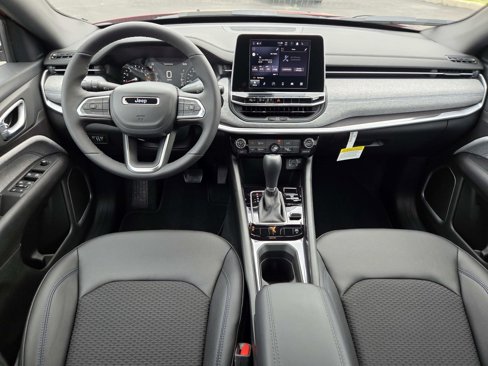 New 2025 Jeep Compass Latitude image 10