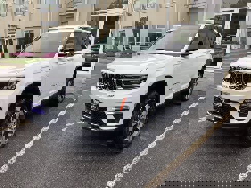 New 2023 Jeep Grand Cherokee 4WD 4xe w/ Luxury Tech Group II image 3
