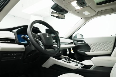 Used 2025 Mitsubishi Outlander SEL image 18
