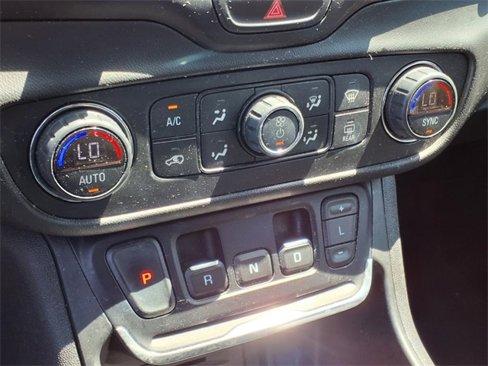 Used 2021 GMC Terrain SLT image 19