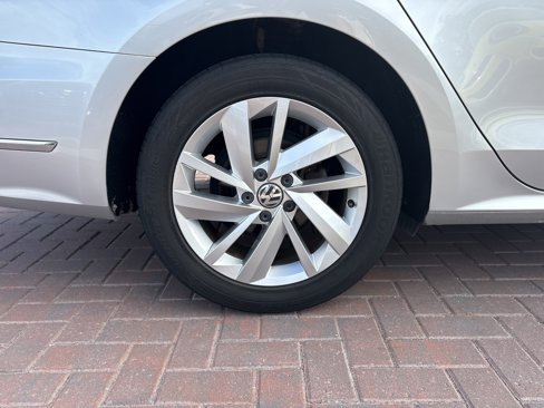 Used 2018 Volkswagen Passat 2.0T SE image 13